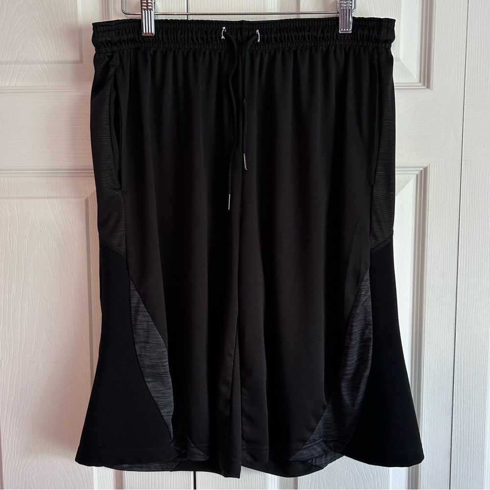 Men's Game Time Black Athletic Shorts with grey details & drawstring waist Sz L